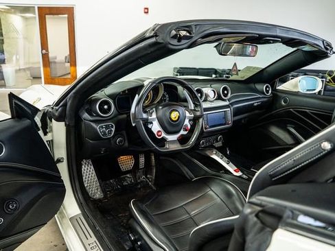Used 2016 Ferrari California T image 75