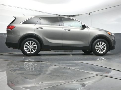 Used 2018 Kia Sorento L image 37