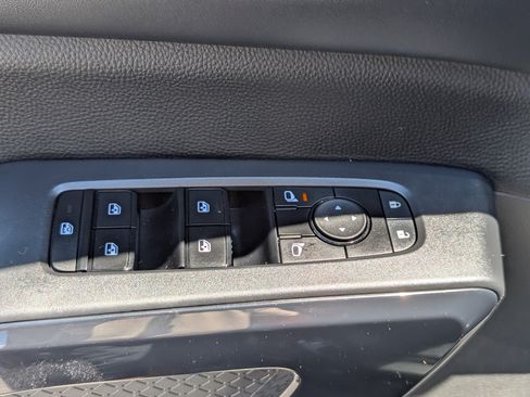 Used 2023 Nissan Pathfinder SV AWD/4WD image 19