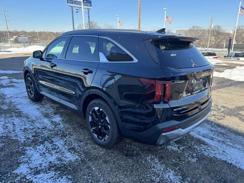 Used 2024 Kia Sorento S image 5
