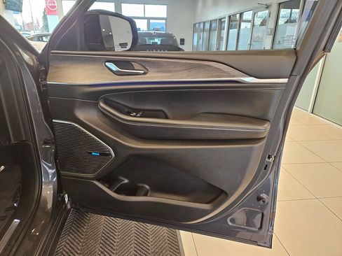 Used 2022 Jeep Grand Cherokee Overland image 25