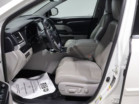 Used 2019 Toyota Highlander Limited AWD/4WD image 10
