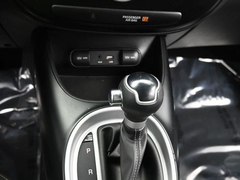 Used 2017 Kia Soul + image 18