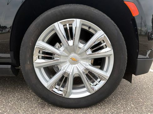 Used 2024 Chevrolet Suburban High Country AWD/4WD image 28