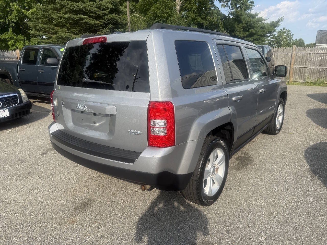Used 2015 Jeep Patriot Latitude AWD/4WD image 5