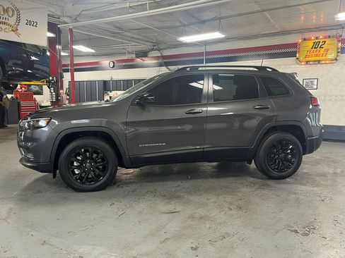 Used 2022 Jeep Cherokee Latitude Lux image 5