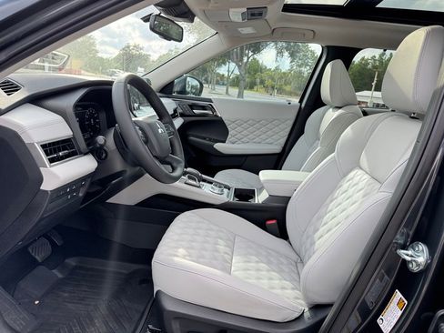 New 2025 Mitsubishi Outlander SEL image 14