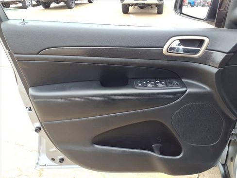 Used 2017 Jeep Grand Cherokee Laredo w/ Quick Order Package 23E image 13