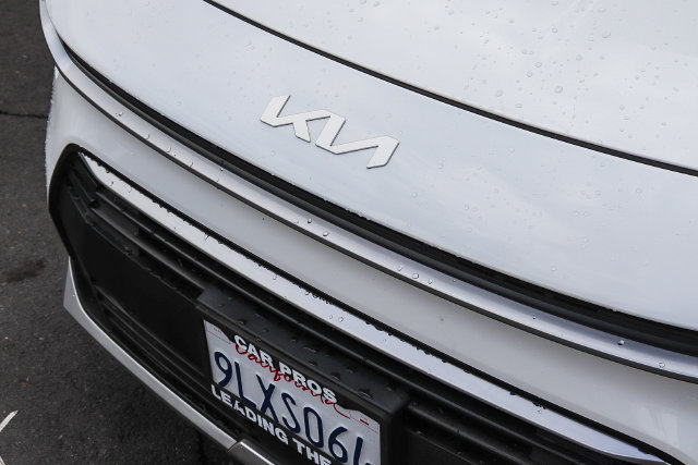Used 2024 Kia Niro EX FWD image 6