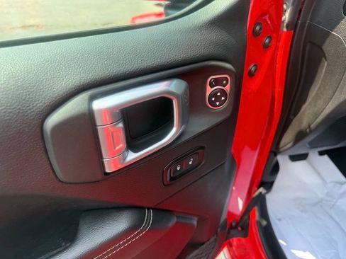 Used 2020 Jeep Wrangler Unlimited Sahara w/ Dual Top Group AWD/4WD image 16