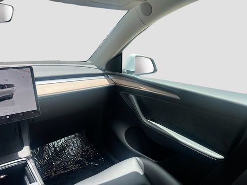 Used 2025 Tesla Model Y Long Range RWD image 25