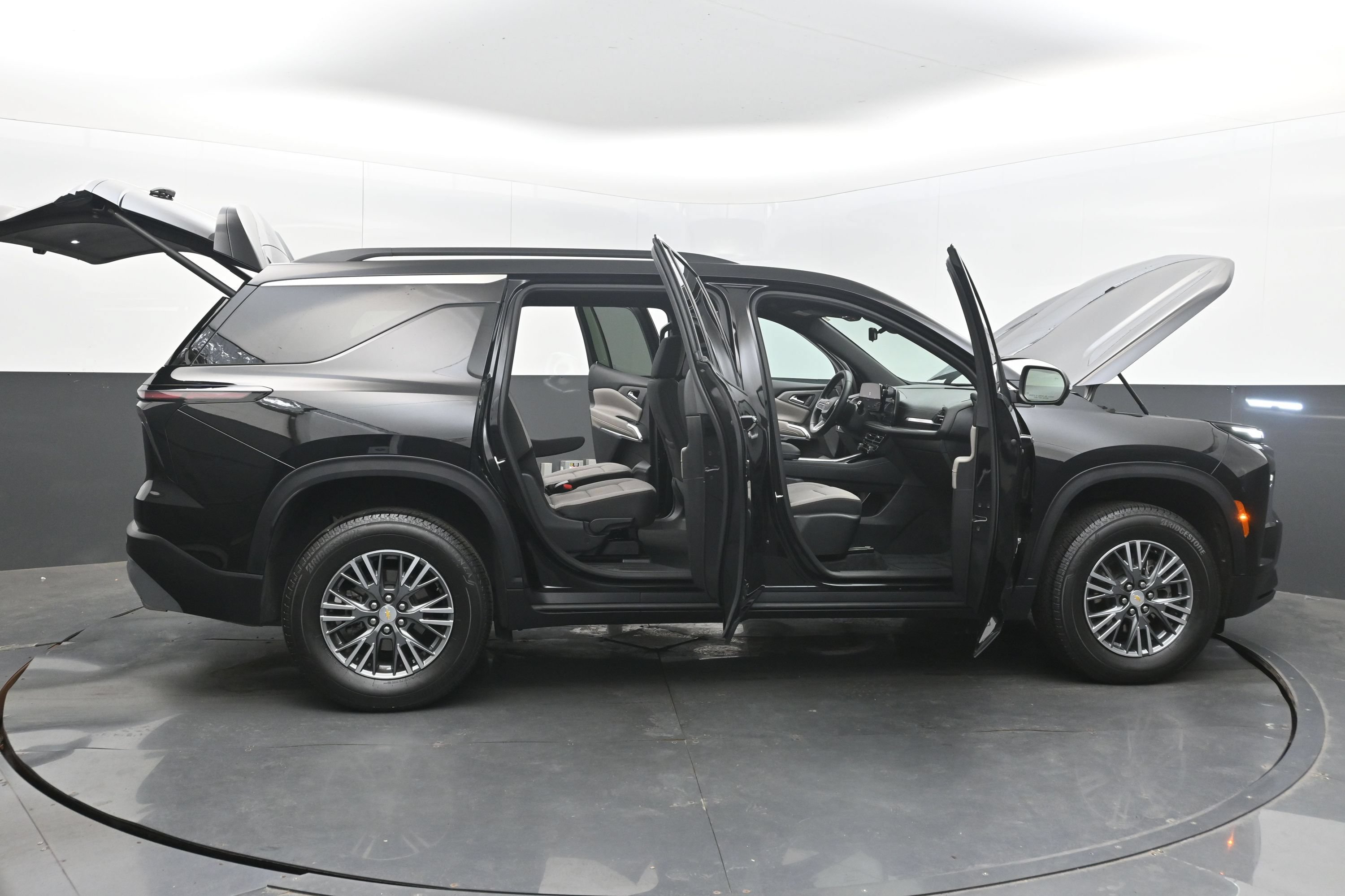 Used 2026 Chevrolet Traverse LT w/ Driver Confidence Package FWD image 47