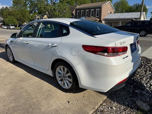 Used 2017 Kia Optima LX FWD image 8