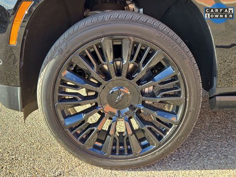 Used 2025 Chevrolet Tahoe High Country image 11