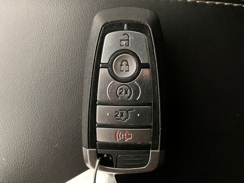 Certified 2021 Ford Explorer XLT w/ Equipment Group 202A image 33