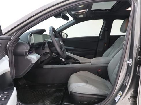 Used 2026 Hyundai Elantra Limited FWD image 17