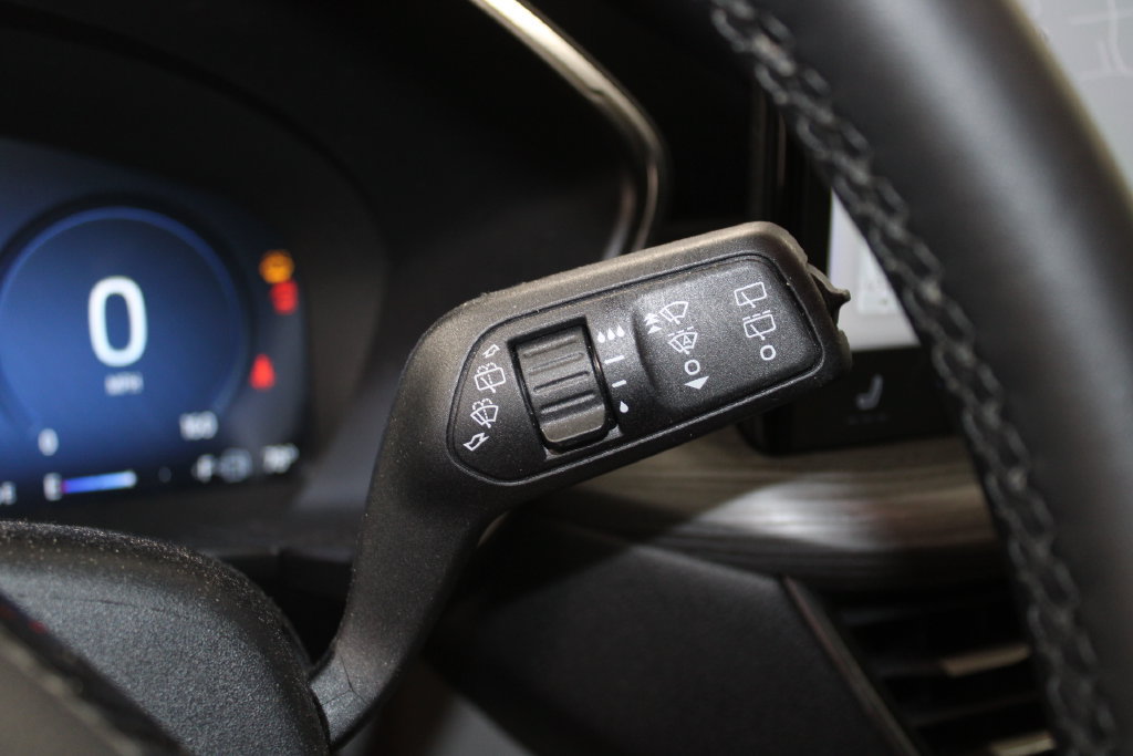 Used 2024 Ford Escape Platinum w/ Premium Technology Package AWD/4WD image 26