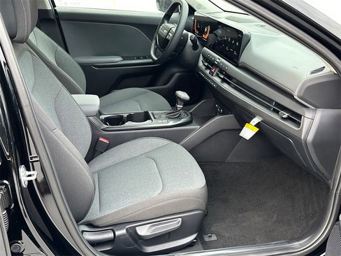 New 2025 Kia K4 LXS image 11