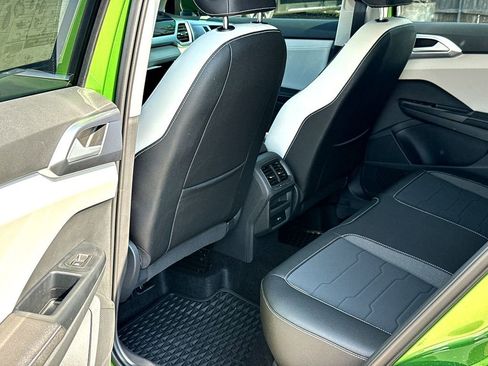 New 2025 Volkswagen Taos SE image 16