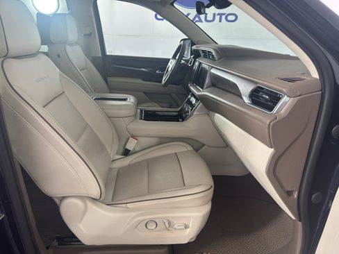 Used 2021 GMC Yukon XL Denali w/ Denali Premium Package AWD/4WD image 45