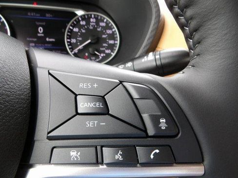 Used 2025 Nissan Sentra SV w/ SV Premium Package image 28