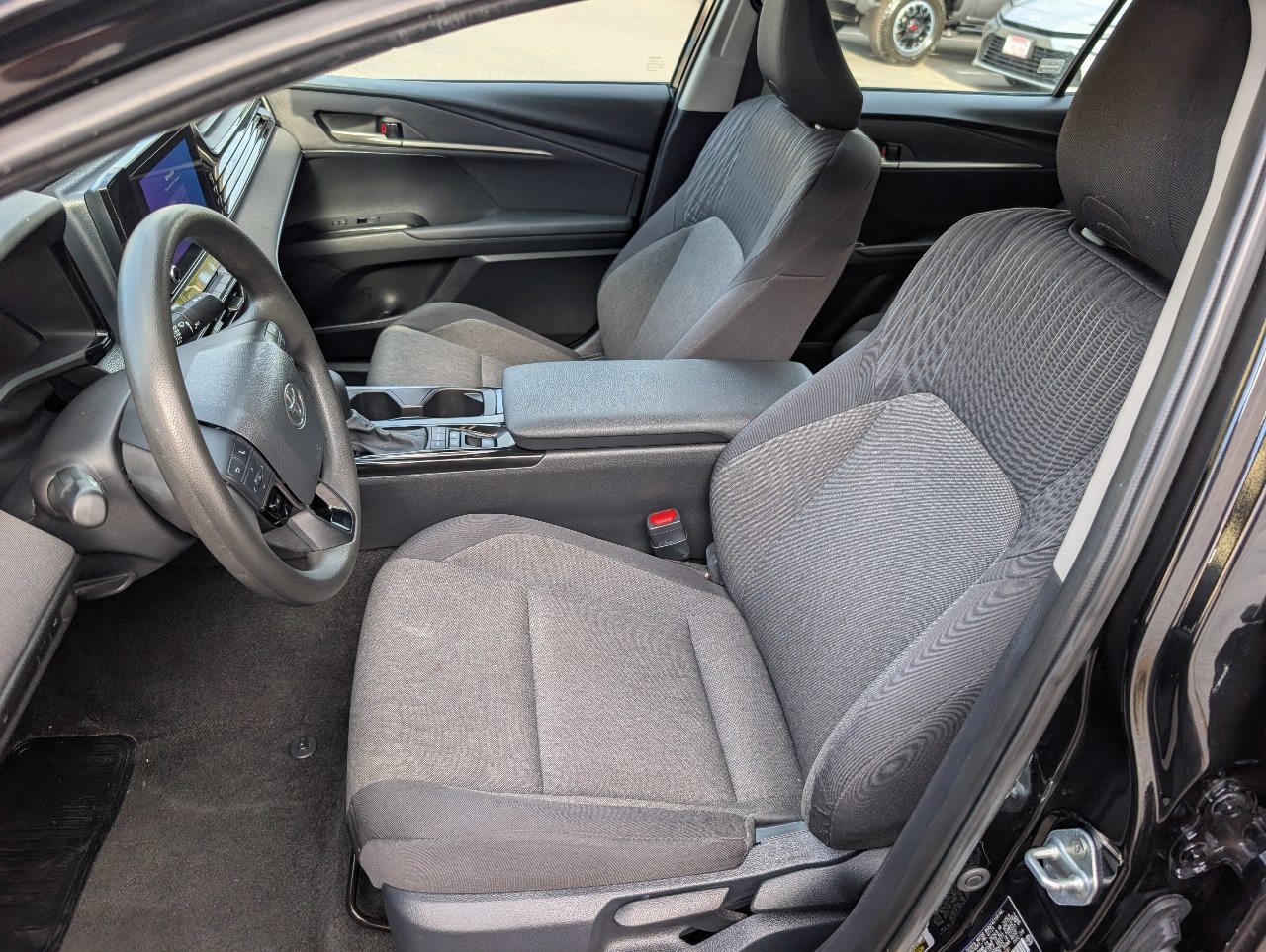 Used 2025 Toyota Camry LE FWD image 2