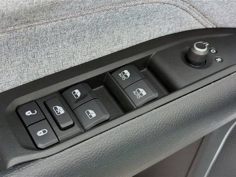 Used 2022 Jeep Compass Latitude w/ Sun and Sound Group AWD/4WD image 24