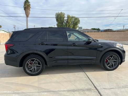 Used 2025 Ford Explorer ST-Line w/ ST-Line Street Pack image 6