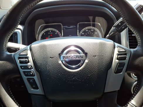 Used 2018 Nissan Titan PRO-4X w/ Pro-4x Utility Package AWD/4WD image 12