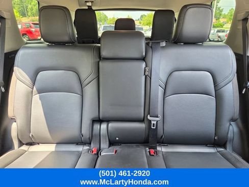 Used 2025 Nissan Pathfinder SL FWD image 10