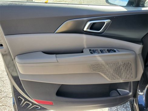 New 2026 Kia Carnival image 8