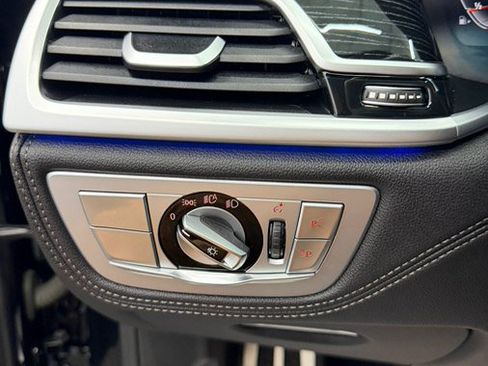 Used 2022 BMW 750i xDrive w/ Executive Package AWD/4WD image 28