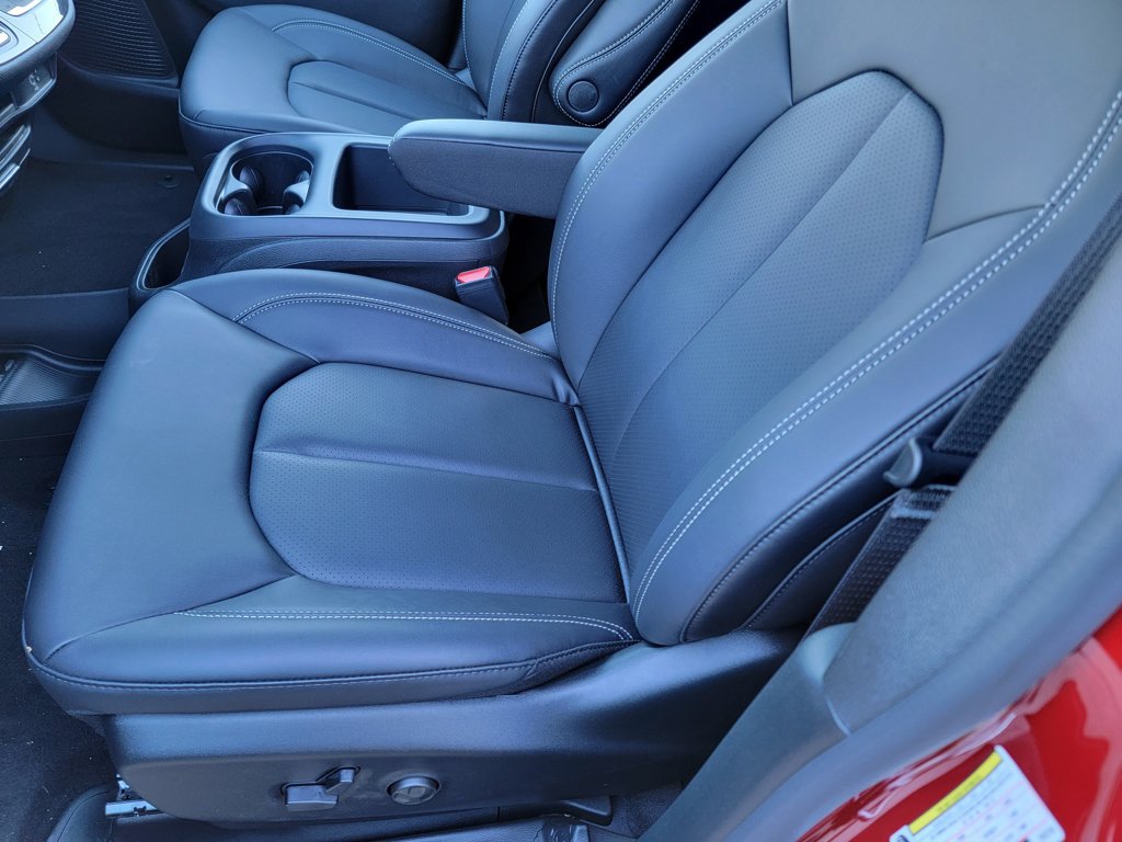 New 2026 Chrysler Pacifica Select FWD image 10