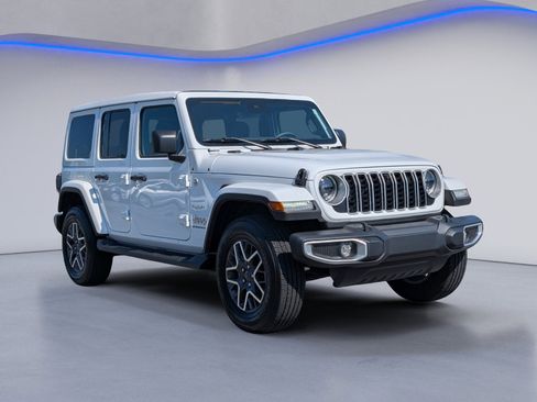 Used 2024 Jeep Wrangler Unlimited Sahara w/ Technology Group AWD/4WD image 5