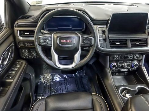 Certified 2023 GMC Yukon XL SLT w/ SLT Luxury Package image 18