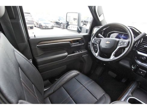 Used 2024 Chevrolet Silverado 2500 High Country w/ High Country Premium Package image 8