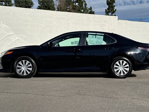 Used 2022 Toyota Camry LE image 9