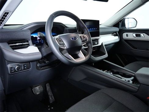 Used 2025 Ford Explorer Active image 16