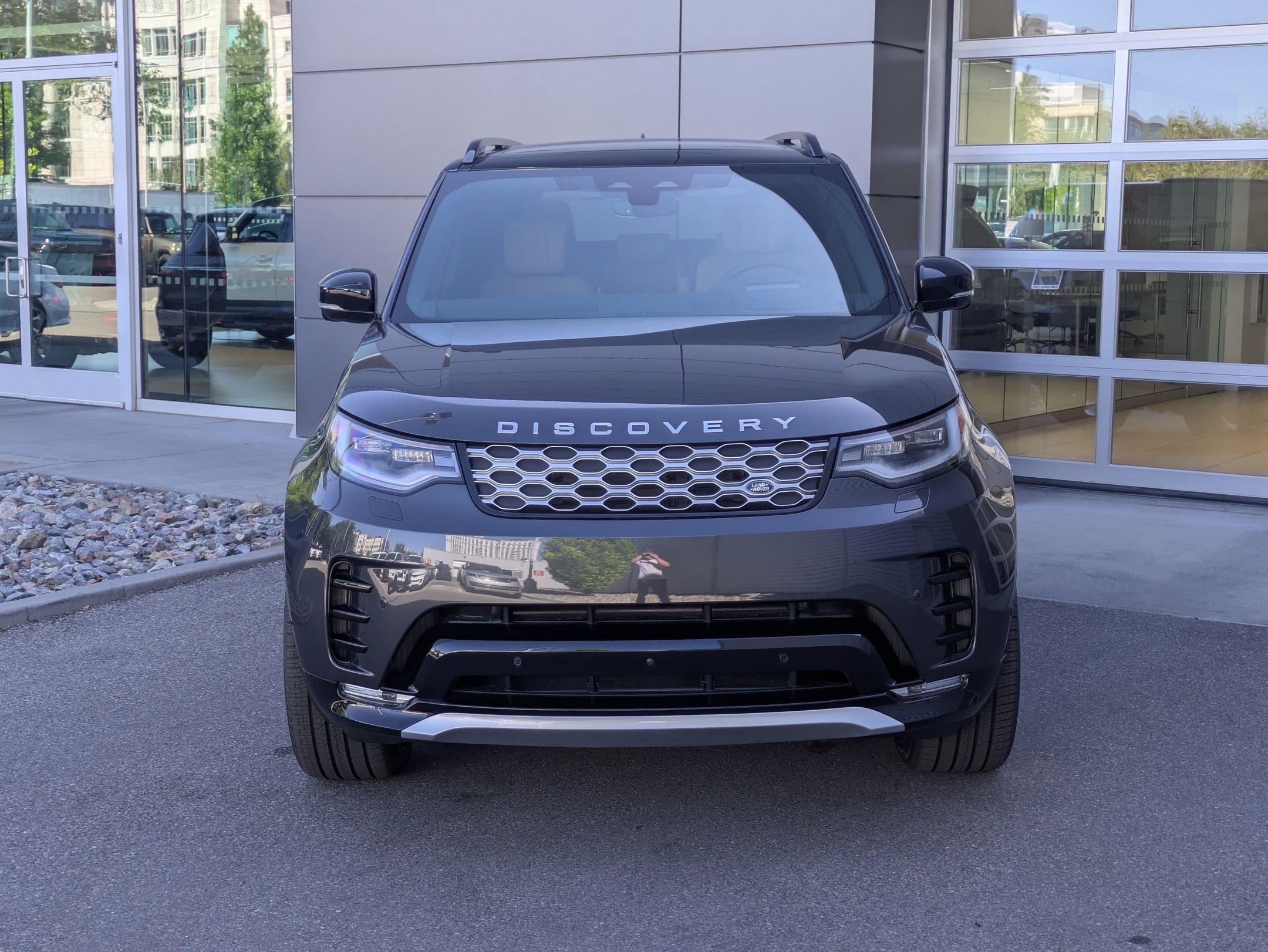 New 2026 Land Rover Discovery Limited Edition AWD/4WD image 2