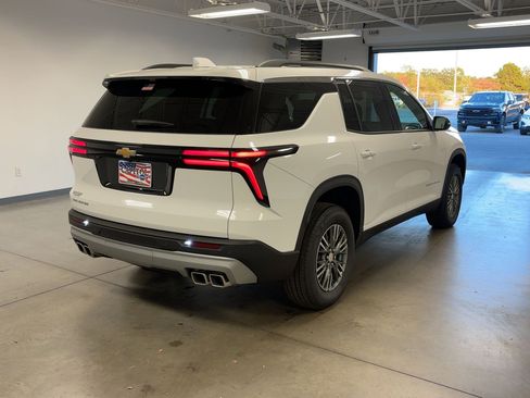 New 2025 Chevrolet Traverse LT image 8