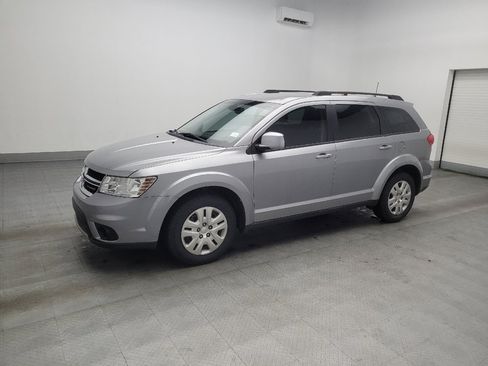 Used 2019 Dodge Journey SE w/ Premium Group image 2