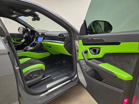 Used 2022 Lamborghini Urus AWD/4WD image 28