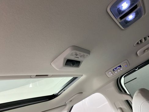 Used 2025 Kia Carnival SX Prestige image 35