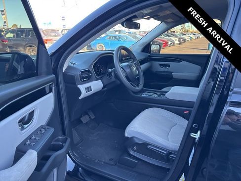 Used 2023 Honda Pilot LX image 5