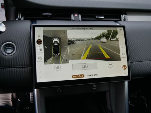 Used 2024 Land Rover Discovery Sport Dynamic SE image 30