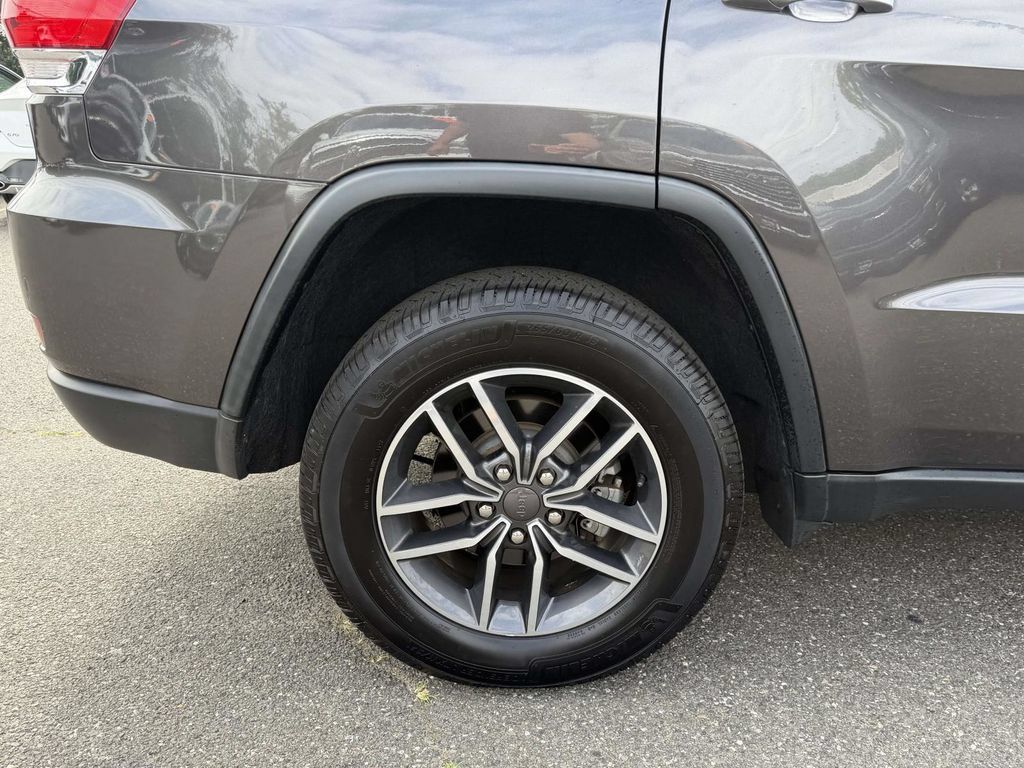Used 2019 Jeep Grand Cherokee Limited AWD/4WD image 12