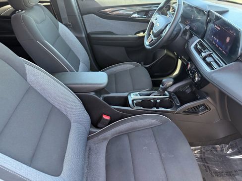 Used 2024 Chevrolet TrailBlazer LT w/ LT Cold Weather Package image 14