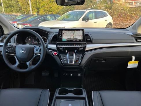 New 2026 Honda Odyssey Touring image 11
