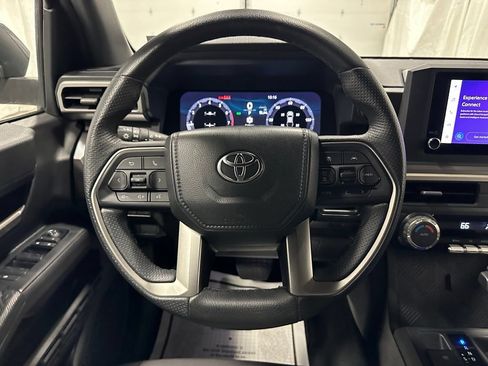 Used 2025 Toyota Tacoma TRD Off-Road AWD/4WD image 17