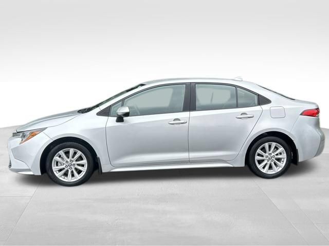 Used 2024 Toyota Corolla LE w/ LE Convenience Package FWD image 2